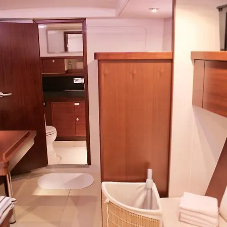 Alcyon Blue Yacht