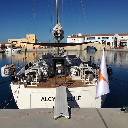 Botel Alcyon Blue Yacht *