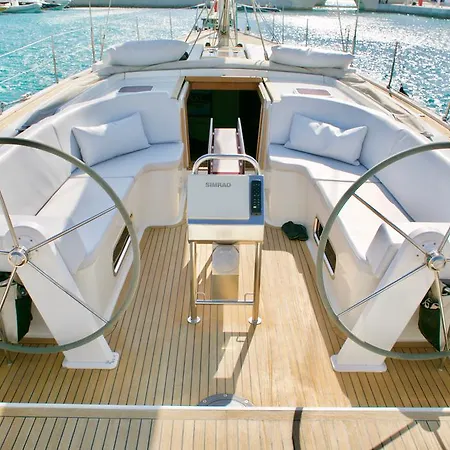 Alcyon Blue Yacht Botel